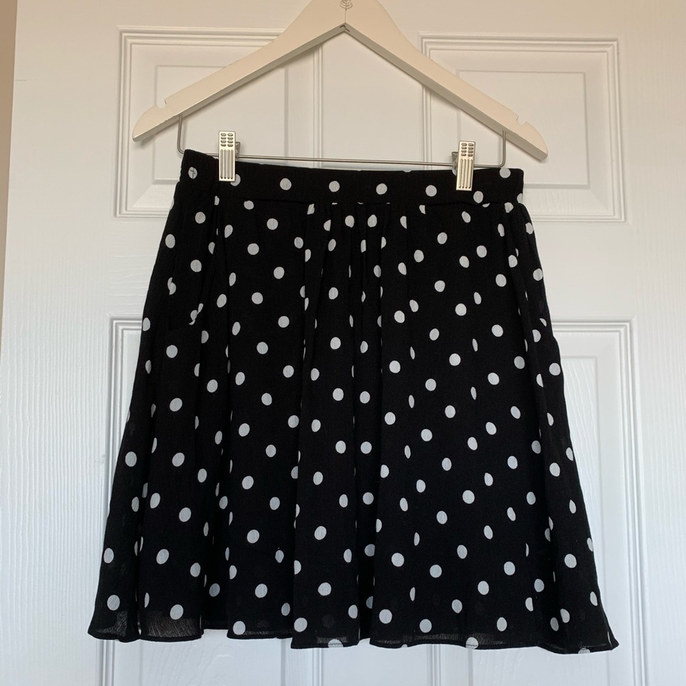 Super cute black polka dot skirt with POCKETS